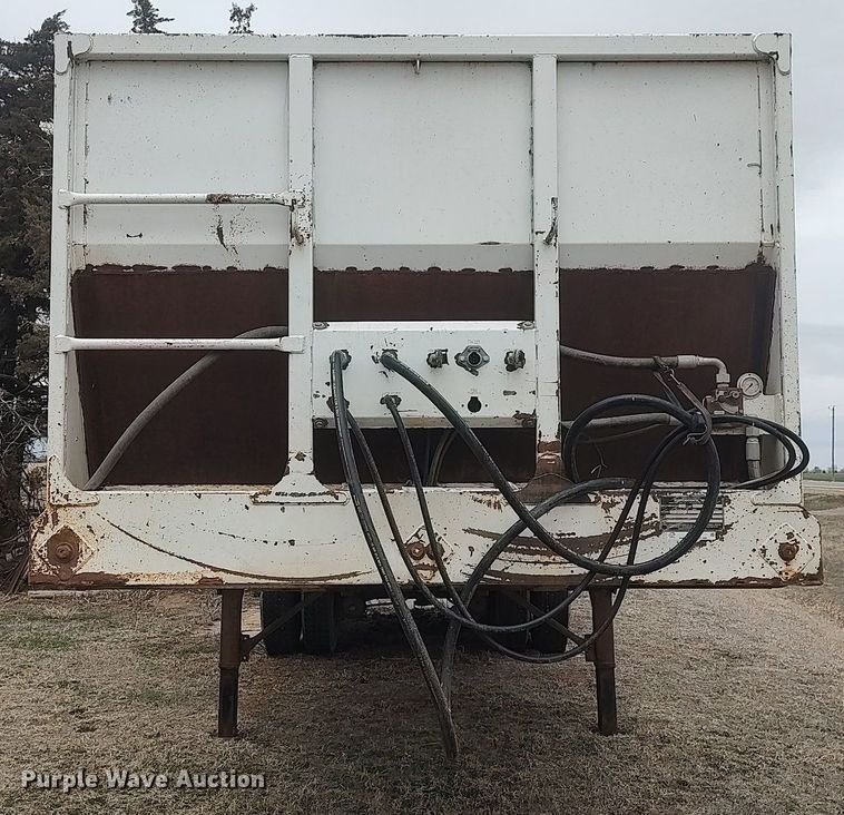 image for item LG9627 2012 Hitchcock  silage trailer
