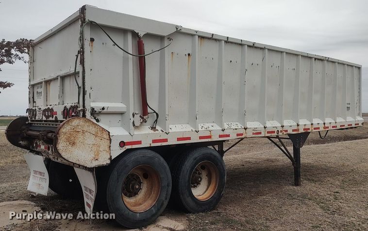 image for item LG9627 2012 Hitchcock  silage trailer