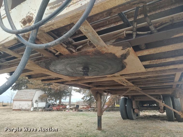 image for item LG9627 2012 Hitchcock  silage trailer