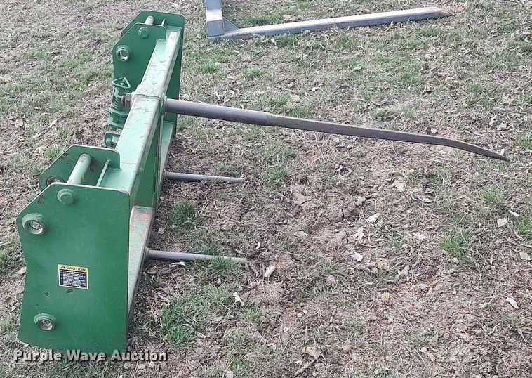 image for item LG9657 John Deere  bale spear