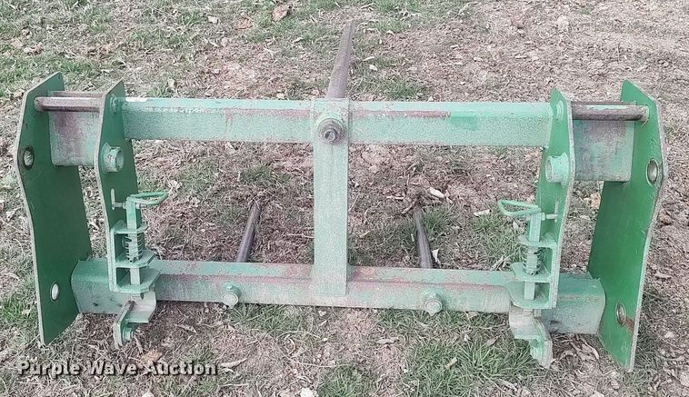 image for item LG9657 John Deere  bale spear