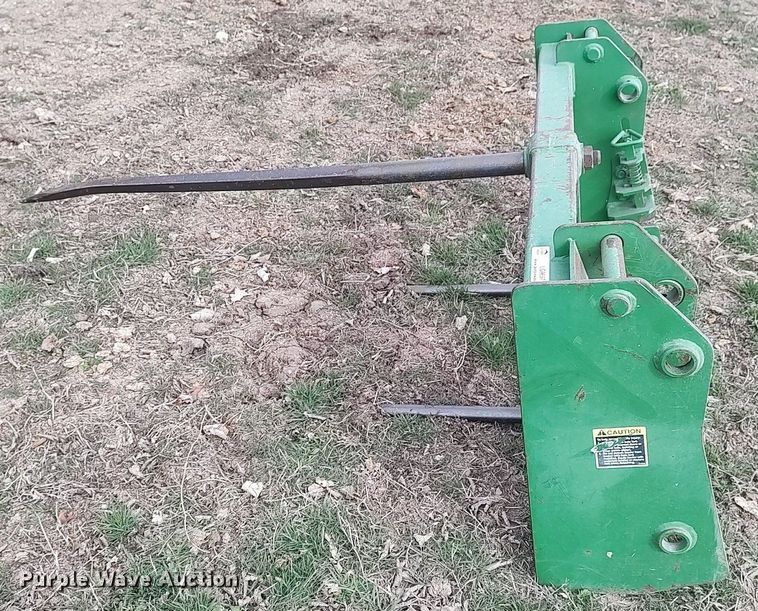 image for item LG9657 John Deere  bale spear