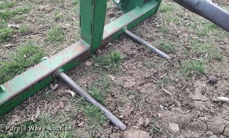 image for item LG9657 John Deere  bale spear