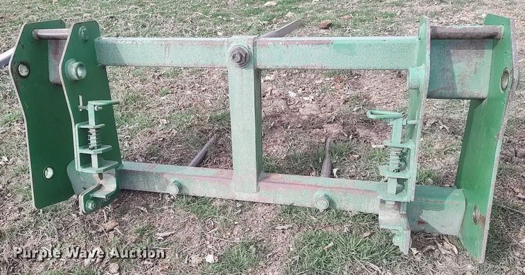 image for item LG9657 John Deere  bale spear
