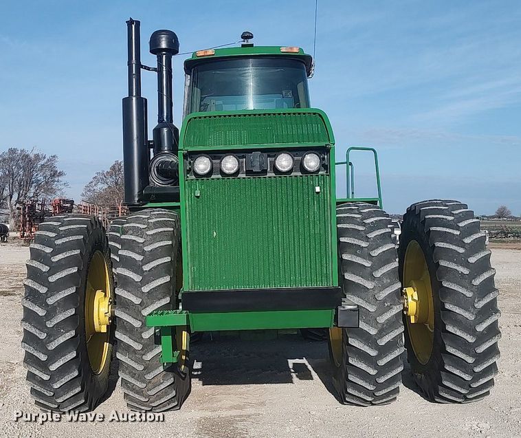 image for item LG9669 1993 John Deere 8770  4WD tractor