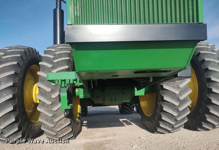 image for item LG9669 1993 John Deere 8770  4WD tractor