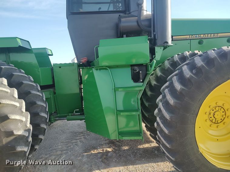 image for item LG9669 1993 John Deere 8770  4WD tractor