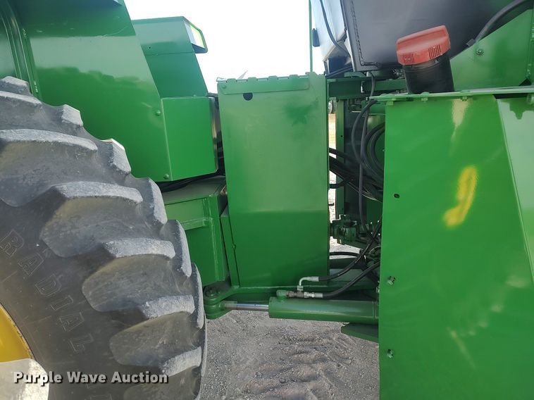 image for item LG9669 1993 John Deere 8770  4WD tractor