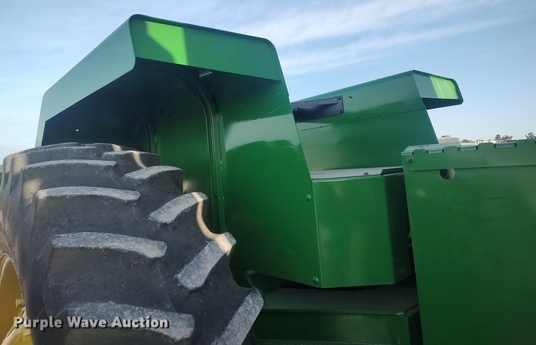 image for item LG9669 1993 John Deere 8770  4WD tractor