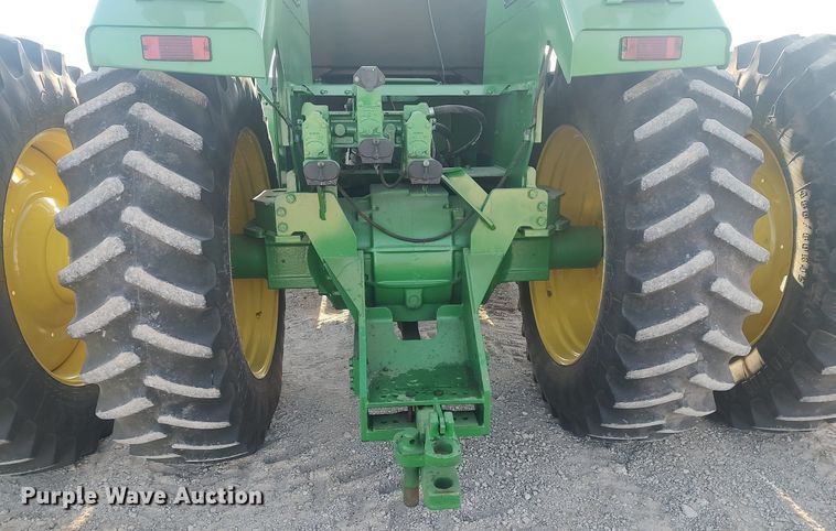 image for item LG9669 1993 John Deere 8770  4WD tractor