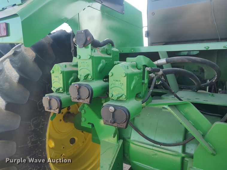 image for item LG9669 1993 John Deere 8770  4WD tractor