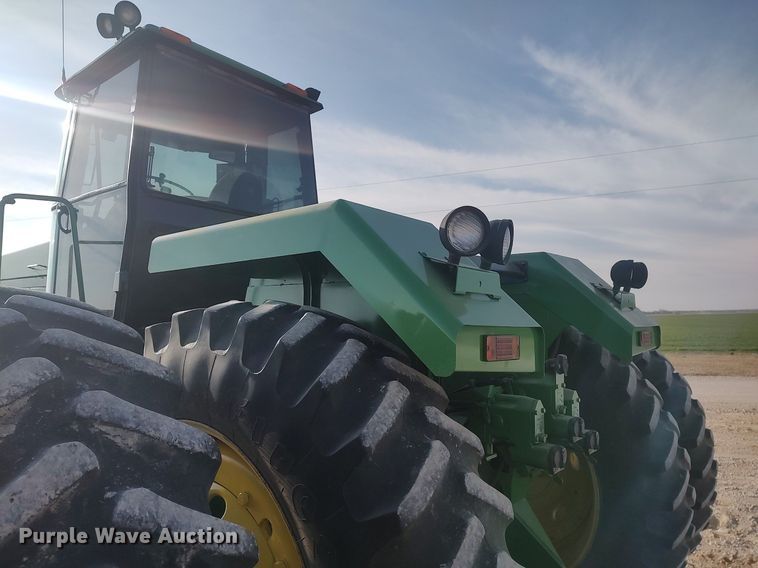 image for item LG9669 1993 John Deere 8770  4WD tractor