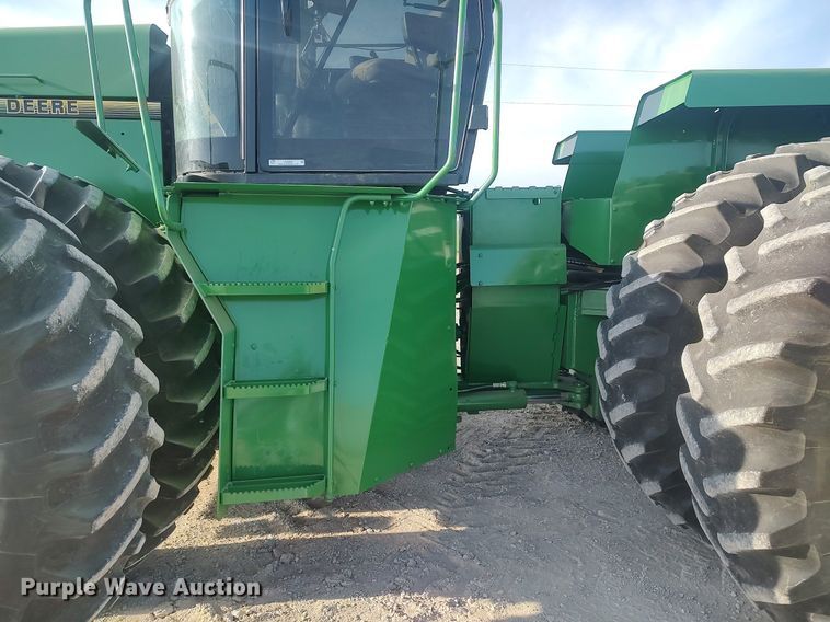 image for item LG9669 1993 John Deere 8770  4WD tractor