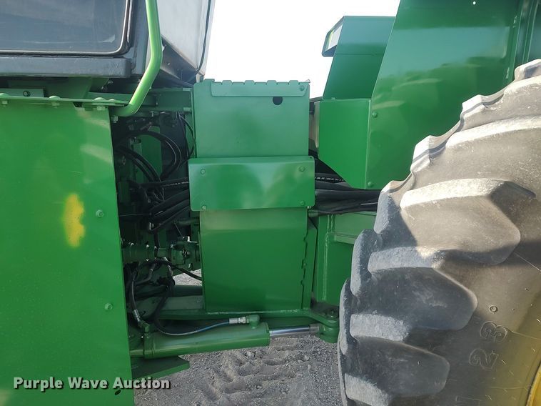 image for item LG9669 1993 John Deere 8770  4WD tractor