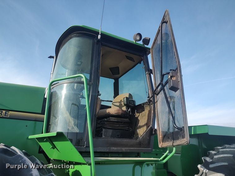 image for item LG9669 1993 John Deere 8770  4WD tractor