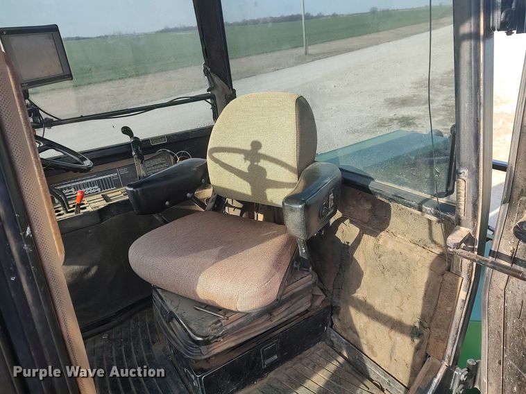 image for item LG9669 1993 John Deere 8770  4WD tractor