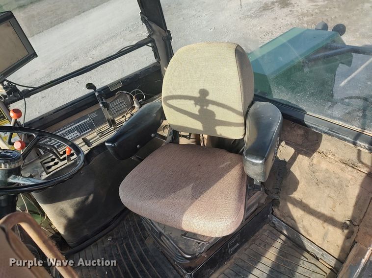 image for item LG9669 1993 John Deere 8770  4WD tractor