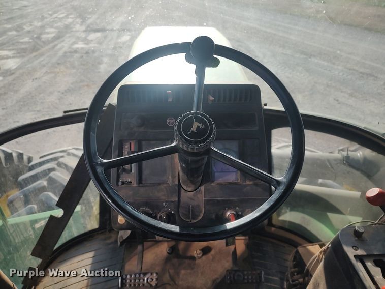 image for item LG9669 1993 John Deere 8770  4WD tractor