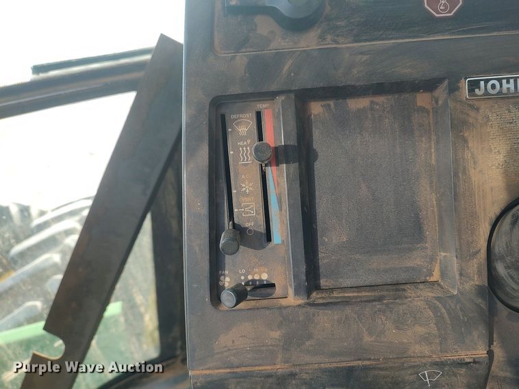 image for item LG9669 1993 John Deere 8770  4WD tractor