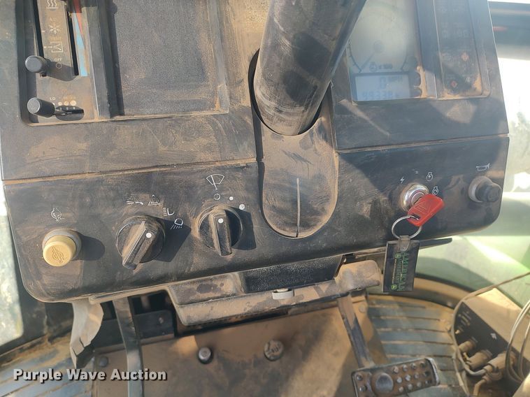 image for item LG9669 1993 John Deere 8770  4WD tractor