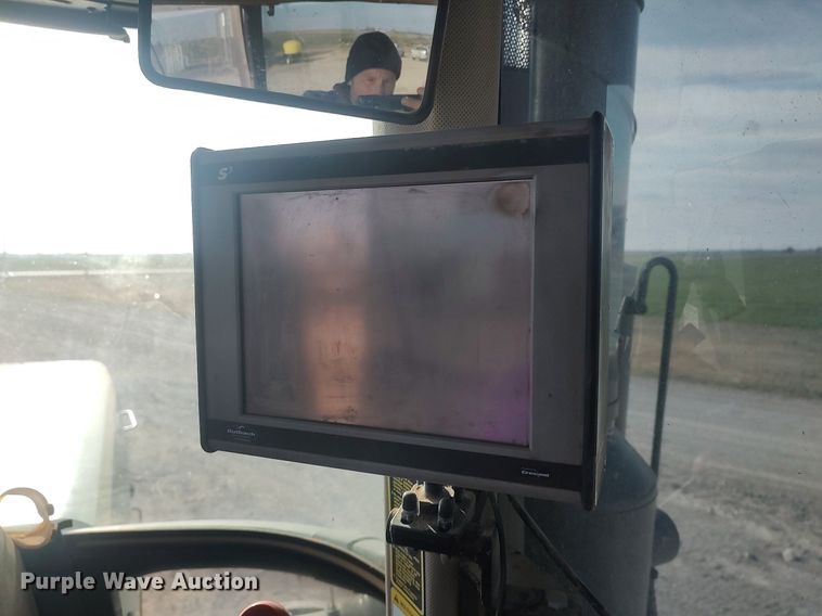 image for item LG9669 1993 John Deere 8770  4WD tractor