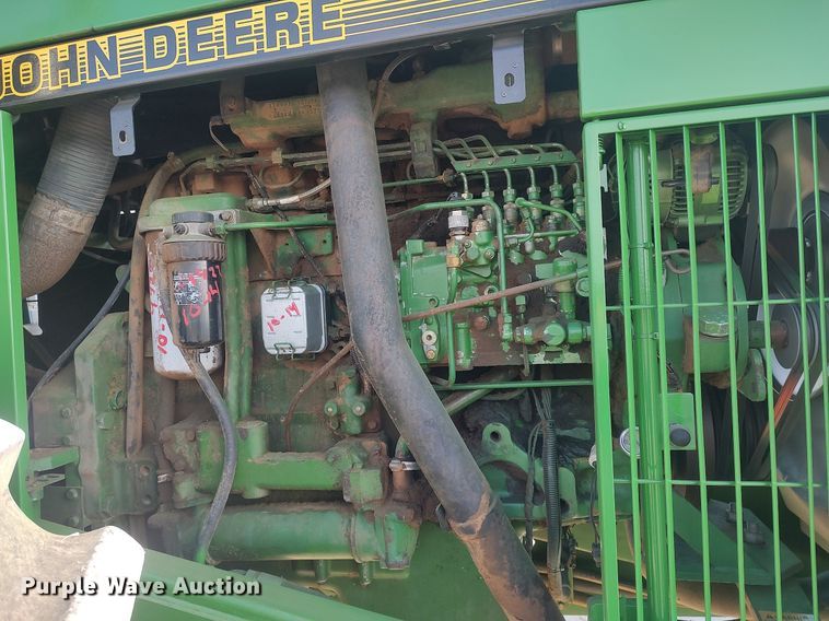 image for item LG9669 1993 John Deere 8770  4WD tractor