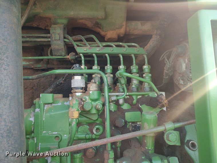 image for item LG9669 1993 John Deere 8770  4WD tractor