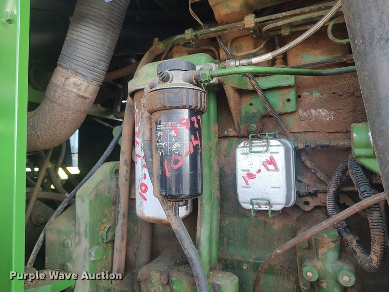 image for item LG9669 1993 John Deere 8770  4WD tractor