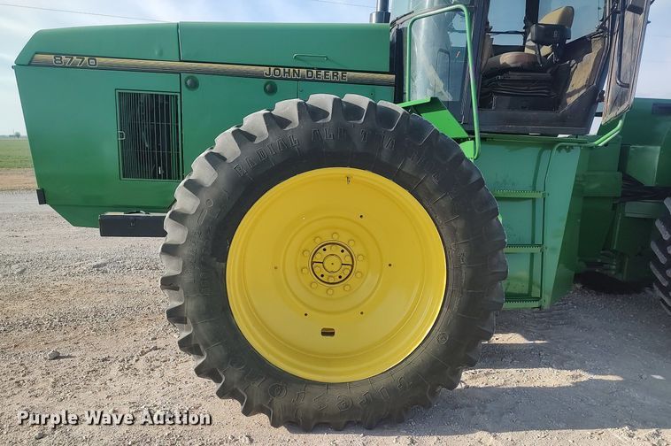 image for item LG9669 1993 John Deere 8770  4WD tractor