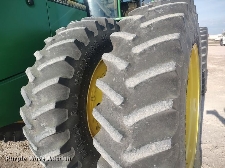 image for item LG9669 1993 John Deere 8770  4WD tractor