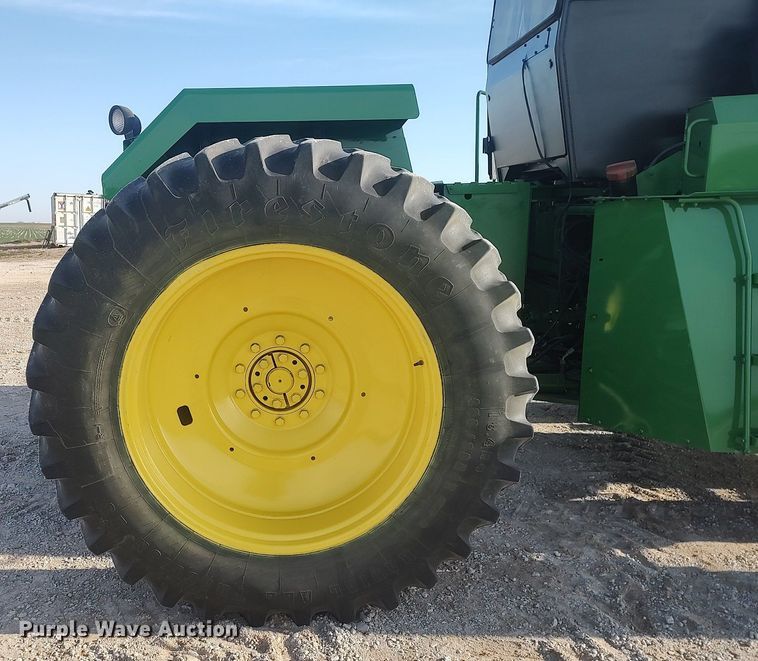 image for item LG9669 1993 John Deere 8770  4WD tractor