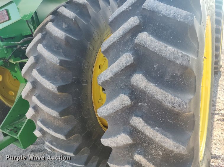 image for item LG9669 1993 John Deere 8770  4WD tractor