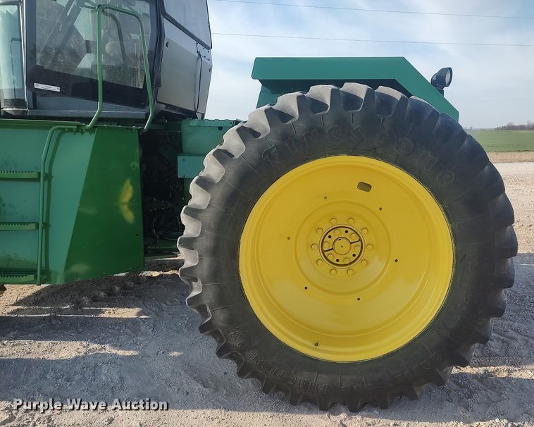 image for item LG9669 1993 John Deere 8770  4WD tractor