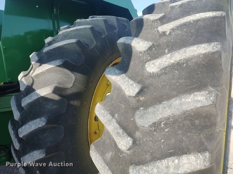 image for item LG9669 1993 John Deere 8770  4WD tractor