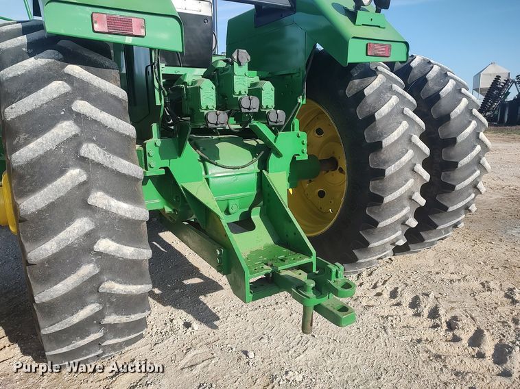 image for item LG9669 1993 John Deere 8770  4WD tractor