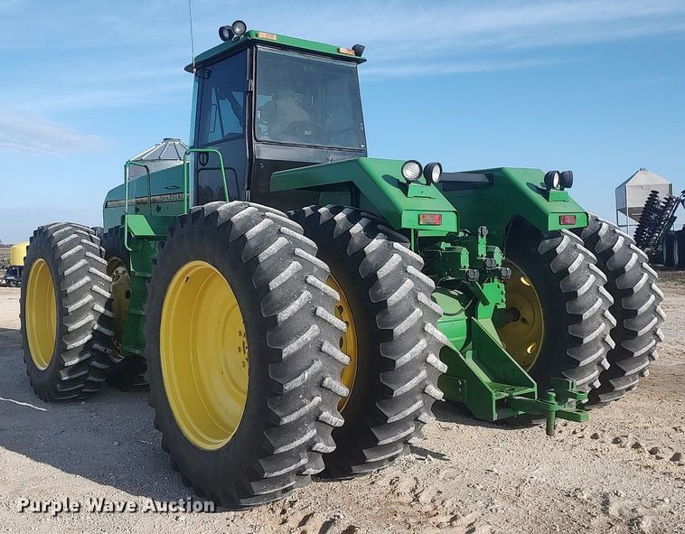 image for item LG9669 1993 John Deere 8770  4WD tractor