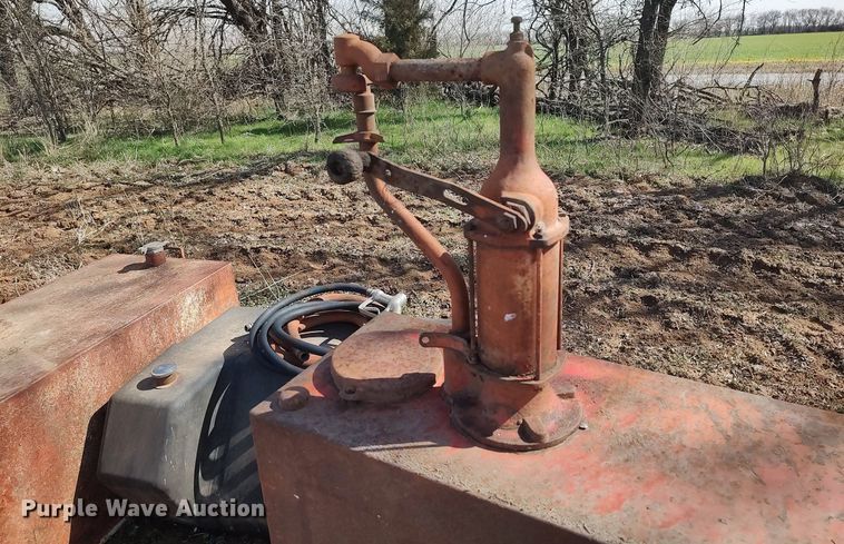 image for item LG9739 (3) fuel tanks