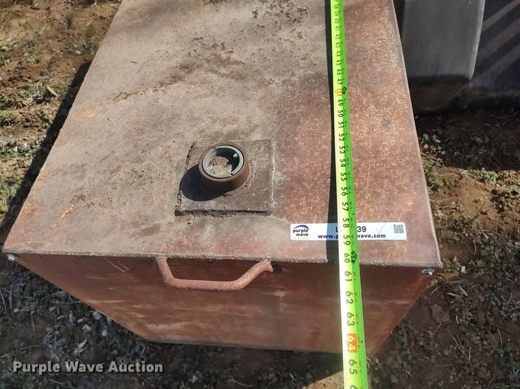 image for item LG9739 (3) fuel tanks