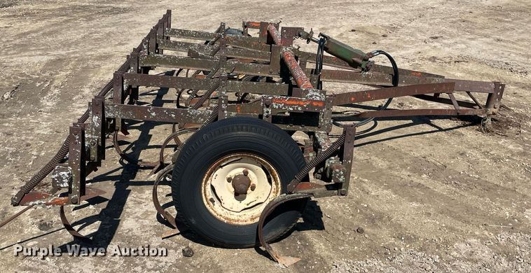 image for item LJ9577 John Deere 3076  field cultivator