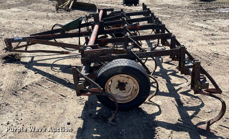 image for item LJ9577 John Deere 3076  field cultivator