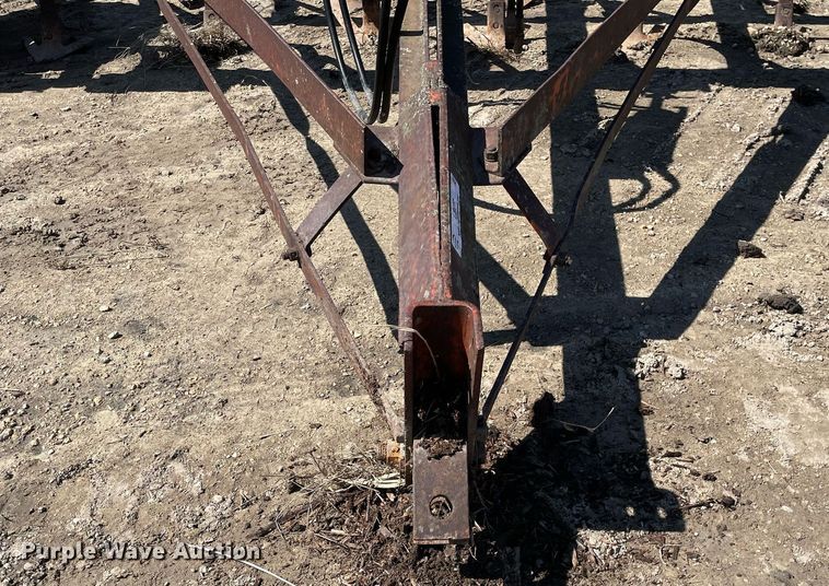 image for item LJ9577 John Deere 3076  field cultivator