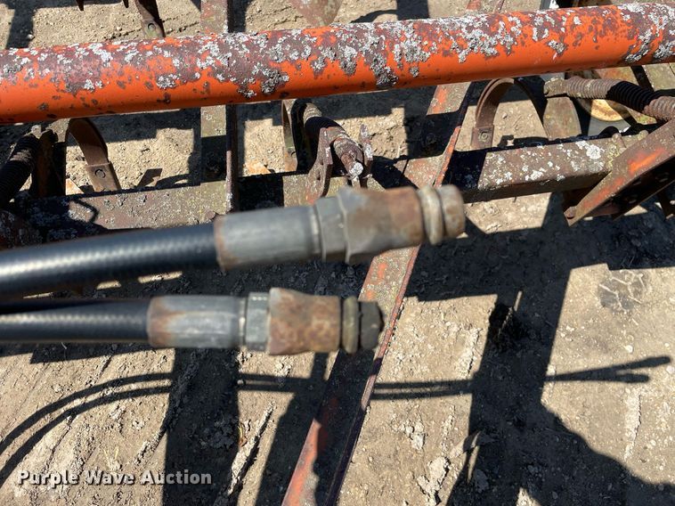 image for item LJ9577 John Deere 3076  field cultivator