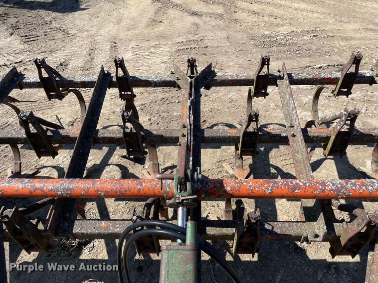 image for item LJ9577 John Deere 3076  field cultivator