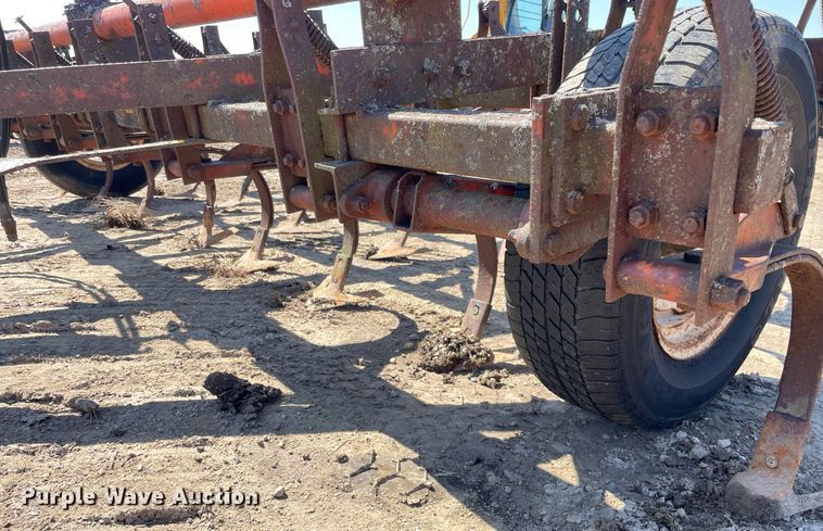 image for item LJ9577 John Deere 3076  field cultivator