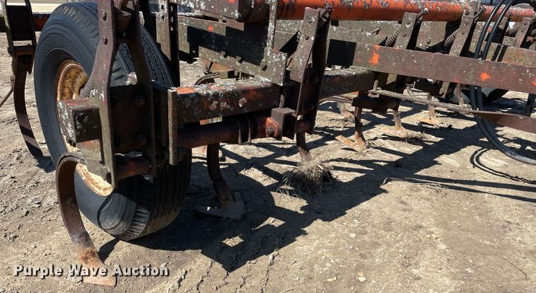 image for item LJ9577 John Deere 3076  field cultivator