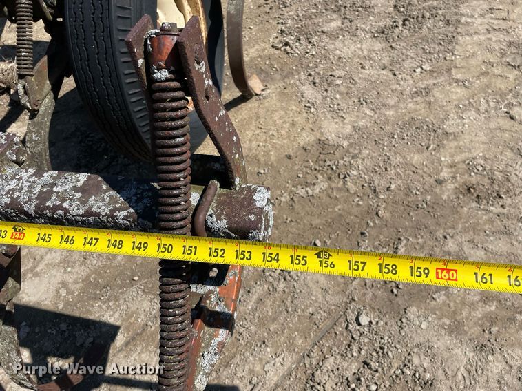 image for item LJ9577 John Deere 3076  field cultivator