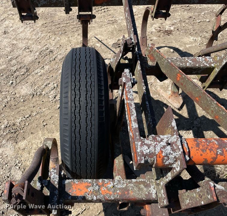 image for item LJ9577 John Deere 3076  field cultivator