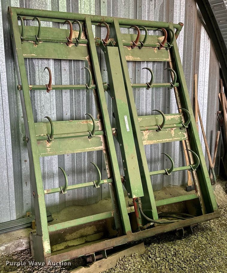 image for item LN9318 CTL M1800  square bale grapple