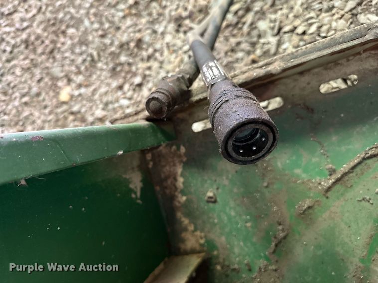 image for item LN9318 CTL M1800  square bale grapple