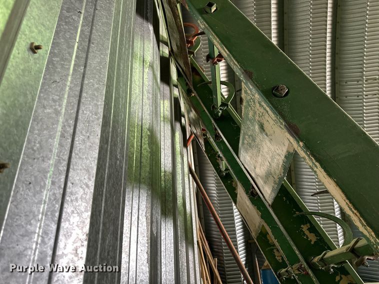 image for item LN9318 CTL M1800  square bale grapple